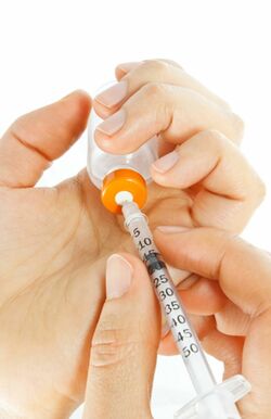 インスリン注射をしている人の糖質制限は低血糖発作を起こすおそれが。始める前に医師に相談を　※写真はイメージです