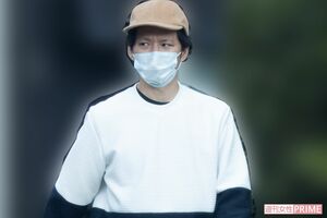 外出時、常に眉間にシワを寄せて歩いていた渡部建