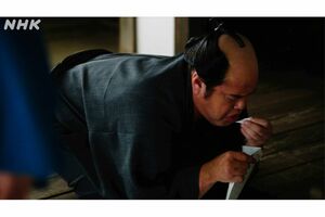 葛飾北斎を演じるくっきー!（『べらぼう』公式Xより）