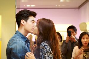 相手役はイ・ジョンソク(27)　ハン・ヒョジュ主演『W ‐君と僕の世界‐』より　(c)MBC