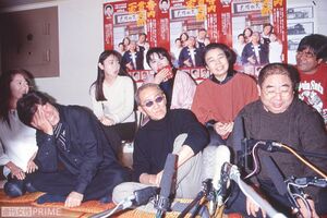 小林亜星主演で高視聴率をマークしたドラマ『寺内貫太郎一家』にも出演。'99年には舞台化も。希林さんは沢田研二ファンの貫太郎の母親役を演じ、劇中では毎回「ジュリー!!」と叫ぶのがお約束だった 撮影/週刊女性写真班