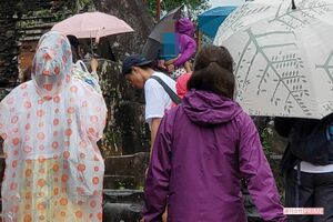 「ミーソン遺跡」に踏み入れる杏と東出