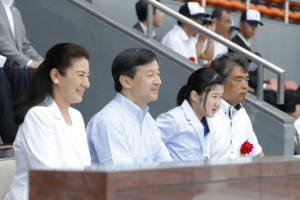 '14年8月、両陛下とご一緒にインターハイ女子サッカーをご観戦。生の試合をご覧になるのはこれが初めて