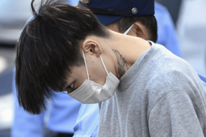 若山耀人容疑者は首にタトゥーを入れていた（写真／共同通信社）