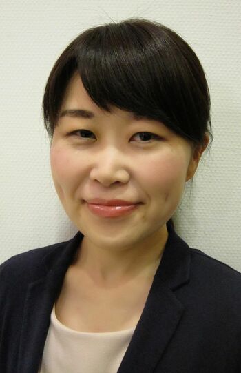 尾崎奈津代さん●毛穴ケア専門サロン「ウビクエ」 トレーナー。新人教育や既存スタッフの指導を担当する毛穴ケアのプロ。ネイルやまつげエクステのように、「サロンで毛穴をケアする」ことでお客様の毛穴悩みの解決を目指す。