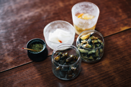 店内で食べ放題の漬物や柚子胡椒はすべて手作り。1人で夜なべをして作る　写真提供／内田伸一郎