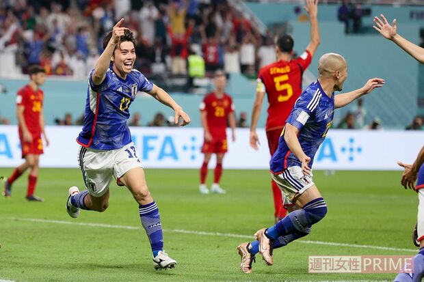 カタールW杯日本代表は、ドイツとスペインに逆転勝利し予選リーグ1位で決勝トーナメントに。クロアチア戦はPKにもつれ込む熱戦で、深夜の生中継は視聴率34.6％を記録。目標のベスト8には届かなかった。