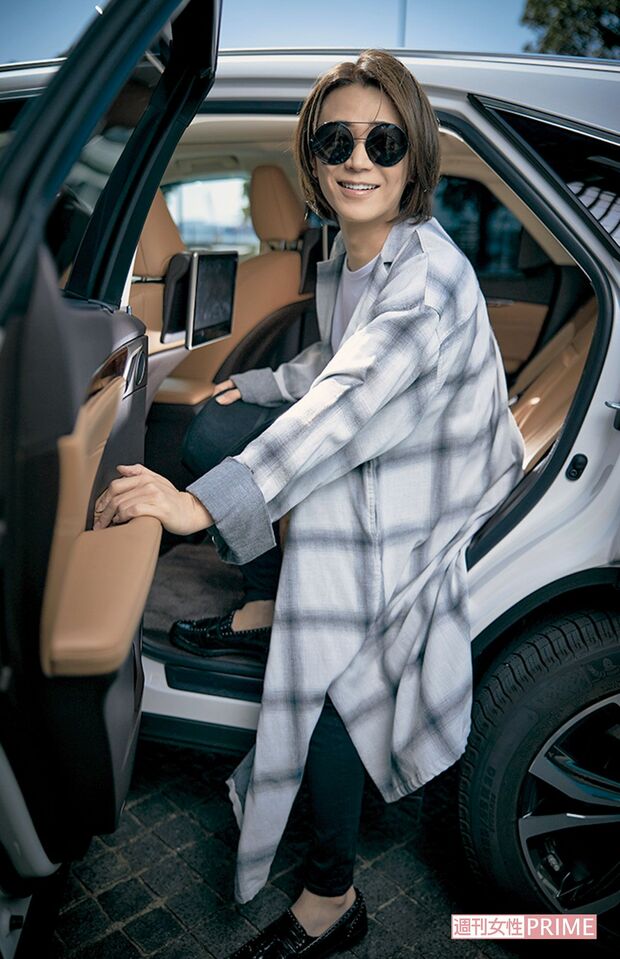 「おはようございます!」とスタジオ入り。私服コーデも素敵です　撮影／廣瀬靖士