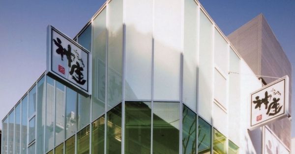 ハリウッドセレブが好んで食べに来る『神座』東京都新宿区歌舞伎町1-14-1　電話03-3209-3790　24時間営業（月曜8:00～11:00はメンテナンスのため閉店）