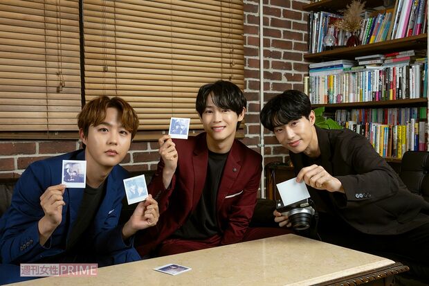 お互いのチェキを撮りあって盛り上がった　撮影／伊藤和幸