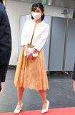 1月27日『第71回関東東海花の展覧会』に出席された佳子さま。柔らかなイエローオレンジのワンピースとホワイトのボレロで
