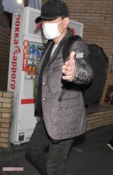 '20年、ユーチューバーデビューについて直撃取材を受ける宮迫博之