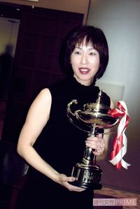 2002年、小説『雪虫』で第82回オール讀物新人賞を受賞