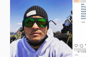 長瀬智也らしき男性が