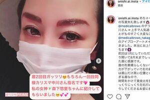 「アイブロウアートメイク」により、眉が綺麗になったという愛さん。森下悠里による紹介だという