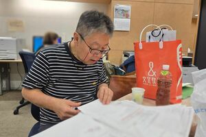 手術を終え、文化放送の生ワイド番組『くにまる食堂』最終回後、リスナーから届いたメールに涙しながら読む野村さん