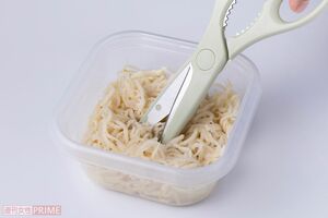 食べやすい長さに切るときは、もどした状態でキッチンバサミで切るとラクチン♪