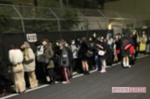 最後の入場待機列(読者提供)
