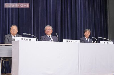 2025年1月、フジテレビで行われた10時間超の会見。左から清水賢治社長、遠藤龍之介取締役副会長、港浩一前社長