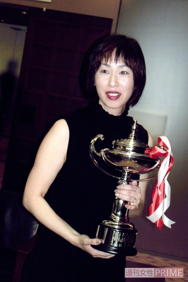 2002年、小説『雪虫』で第82回オール讀物新人賞を受賞