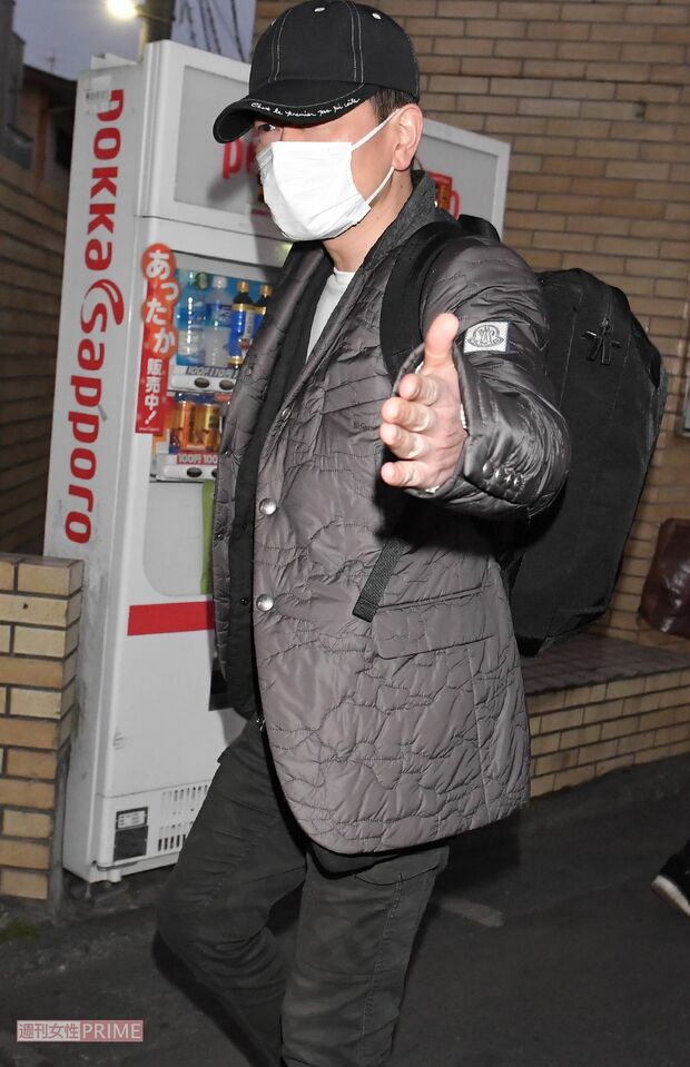 '20年、ユーチューバーデビューについて直撃取材を受ける宮迫博之