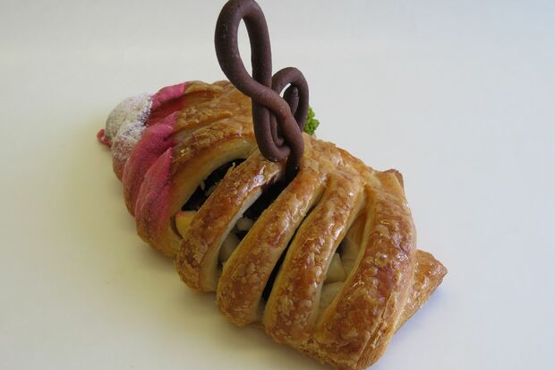 オレンジ風味のチョコクリームにマカデミアナッツが香ばしい。／ケンバン（200円）