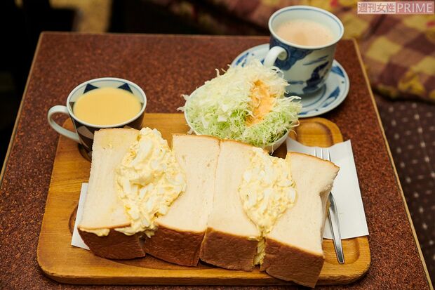 人気No.1のタマゴサンドイッチ。セットは、コーンスープとサラダ、飲み物がついて1200円。食べきれなかった分は持ち帰りOK　撮影／山田智絵