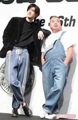 ベストジーニスト賞を受賞した、中島裕翔と出川哲朗