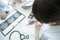 認知症予備軍は、わずか7ccの血液でわかる!検査の中身と進行を防ぐ脳トレ