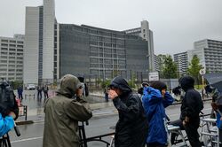 麻原死刑囚の刑が執行された東京拘置所前には多くの報道陣が詰めかけた＝6日