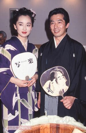 真田広之と葉月里緒奈（1994年、映画『写楽』制作発表にて）