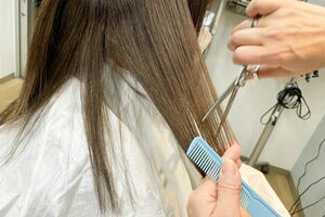 街中に店舗が急増中の「1000円カット」※写真はイメージです