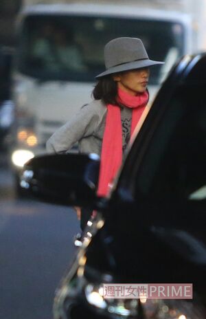 2015年11月、CocomiとKoki,の送迎をする木村拓哉と工藤静香4/5