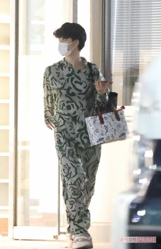 剛力彩芽は撮影が終わるとすぐに支度を終え、共演者より一足先に帰宅した（2022年）