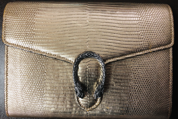 持ってるだけでワクワクするたかみーさんの黄金財布