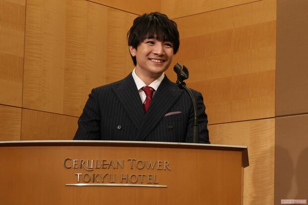 司会は辻本と同じグループのボイメンのメンバー本田剛文が行った