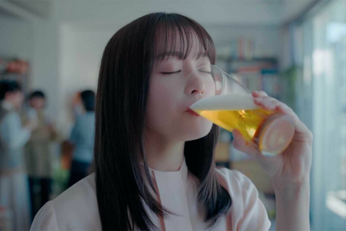 橋本環奈さん　等身大パネル　ドライクリスタル アサヒスーパードライ ドライクリスタルの新CMのキャラクターに