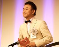 有吉弘行の恩人!? 中国放送・横山雄二アナがギャラクシー賞を受賞