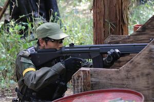 サバゲ―をする小森章平容疑者（本人フェイスブックより）