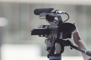 拙速な「AV新法」真面目なAV業界人が損をして貧困女子が食い物にされる理不尽（※画像はイメージです）