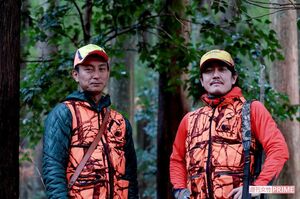 興膳さん（写真左）と安田さん（同右）にお願いして森林ツーショットをパシャリ