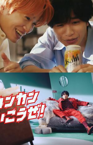 『アサヒビール』(写真上)では菊池風磨と息の合った様子を披露した中島健人。出演を機にハマったという『モンスト』(写真下)のCMは絶叫が印象的