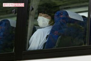 帰りのバスに乗られる悠仁さま