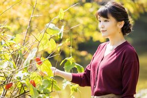 赤坂御用地に自生するカラスウリの実を見つめられて（'21年10月6日）