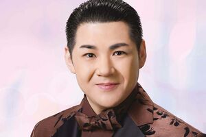 大江裕●演歌歌手。1989年、大阪府岸和田市生まれ。演歌好きの祖父の歌う北島三郎の歌を子守歌として育つ。TBS系『さんまのSUPERからくりTV』の「全国かえうた甲子園」に出演したことがきっかけになり、2009年に『のろま大将』でデビュー。