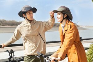 アウトドアなシーンにもいいハット型。夜間のお出かけにも安全。車などのライトに反射してピカッと光るリフレクター素材を装備（写真提供／株式会社オージーケーカブト）