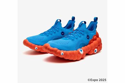 大阪万博、MIZUNO『ミャクミャク』スニーカーが「めっちゃ気持ち悪くて