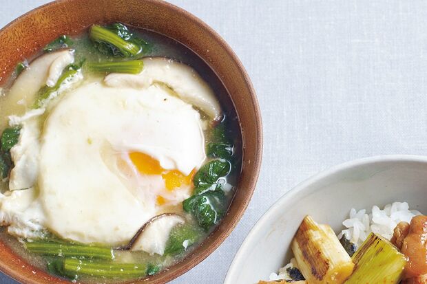 ほうれん草と落とし卵のみそ汁　撮影／中野博安