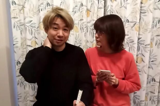 小林麻耶が夫と降板の“真相”を笑顔で語った（YouTubeチャンネルより）