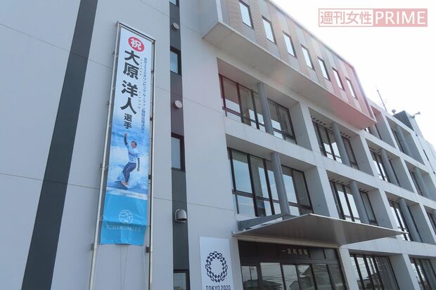 一宮町役場には地元・大原洋人選手の出場権獲得を祝う垂れ幕が